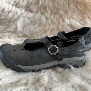 Women's Black KEEN suede Mary Janes in size 9